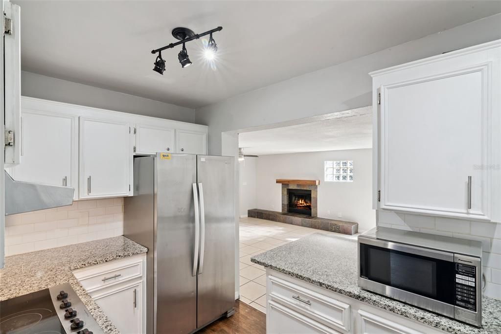 For Sale: $340,000 (3 beds, 1 baths, 1471 Square Feet)