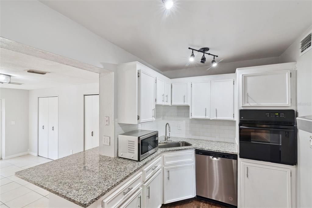 For Sale: $340,000 (3 beds, 1 baths, 1471 Square Feet)