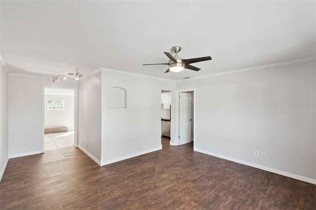 For Sale: $340,000 (3 beds, 1 baths, 1471 Square Feet)