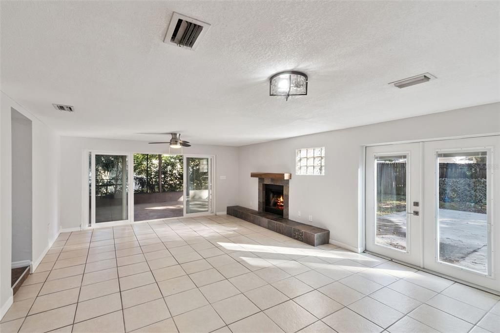 For Sale: $340,000 (3 beds, 1 baths, 1471 Square Feet)