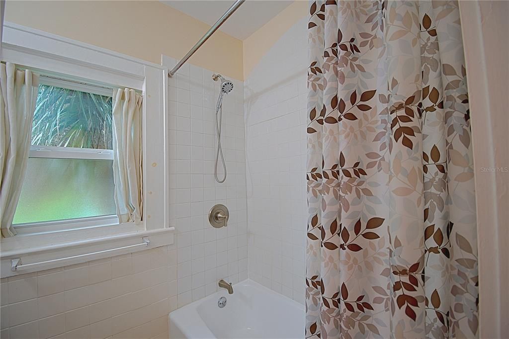 待售: $475,000 (4 贝兹, 2 浴室, 2464 平方英尺)