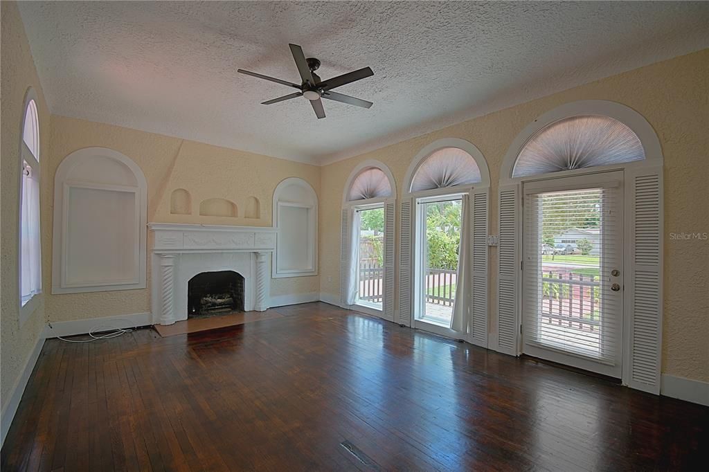 待售: $475,000 (4 贝兹, 2 浴室, 2464 平方英尺)