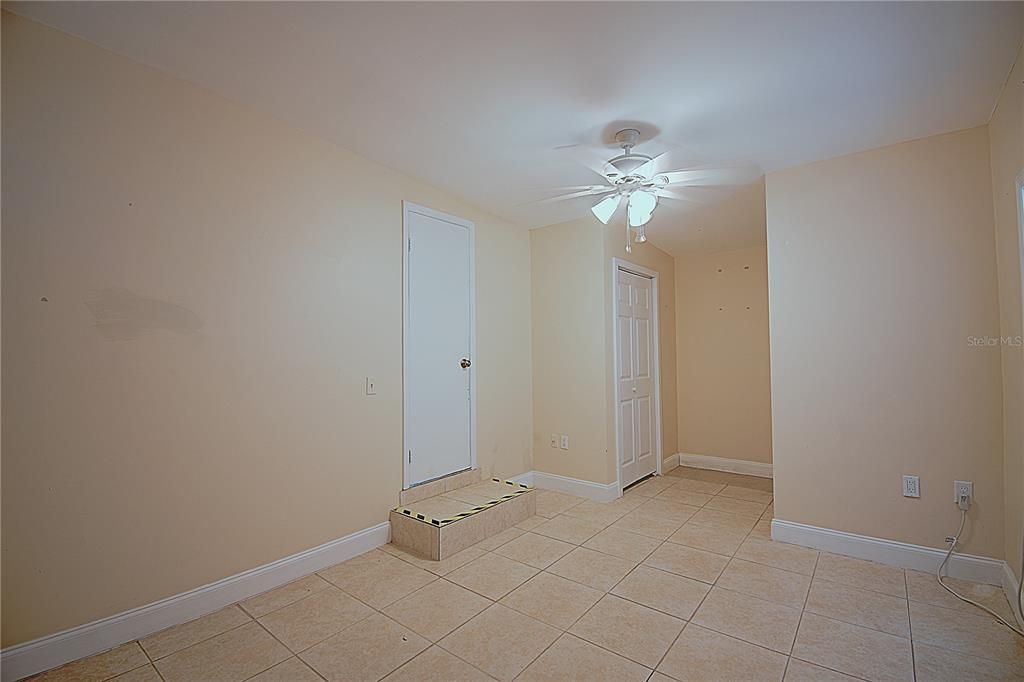 待售: $475,000 (4 贝兹, 2 浴室, 2464 平方英尺)