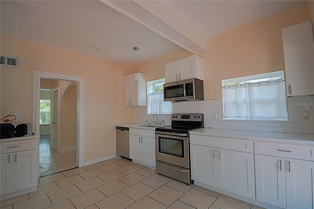 待售: $475,000 (4 贝兹, 2 浴室, 2464 平方英尺)