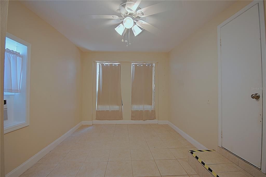 待售: $475,000 (4 贝兹, 2 浴室, 2464 平方英尺)