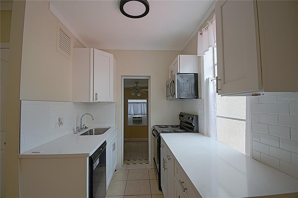 待售: $475,000 (4 贝兹, 2 浴室, 2464 平方英尺)