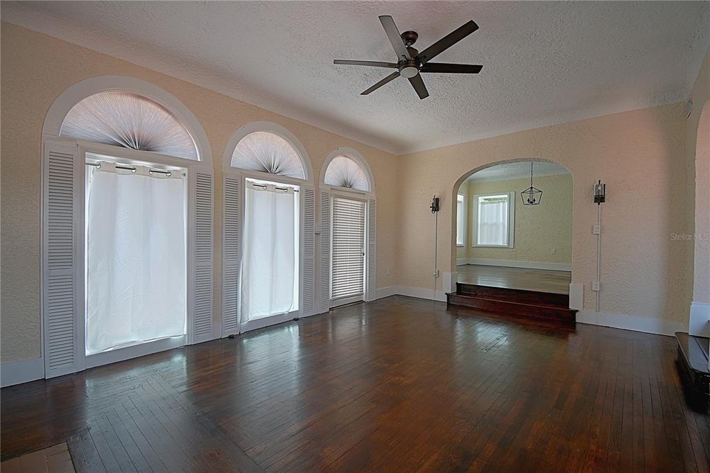 待售: $475,000 (4 贝兹, 2 浴室, 2464 平方英尺)