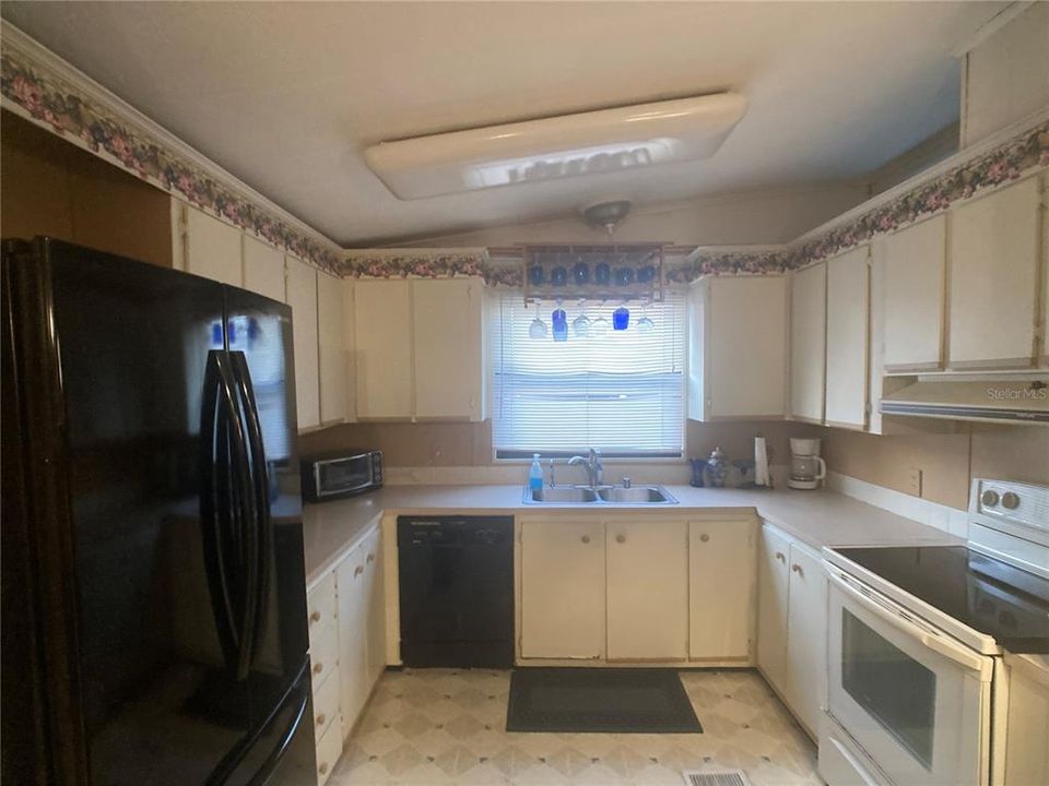 待售: $115,000 (2 贝兹, 2 浴室, 1064 平方英尺)