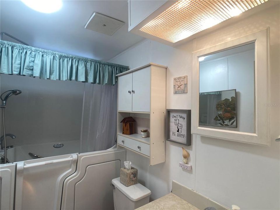 待售: $115,000 (2 贝兹, 2 浴室, 1064 平方英尺)