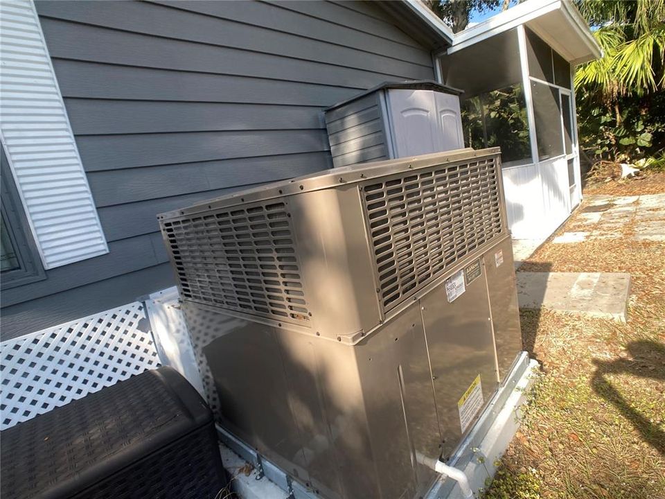 待售: $115,000 (2 贝兹, 2 浴室, 1064 平方英尺)