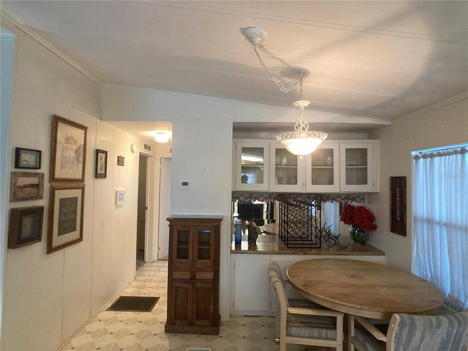 待售: $115,000 (2 贝兹, 2 浴室, 1064 平方英尺)