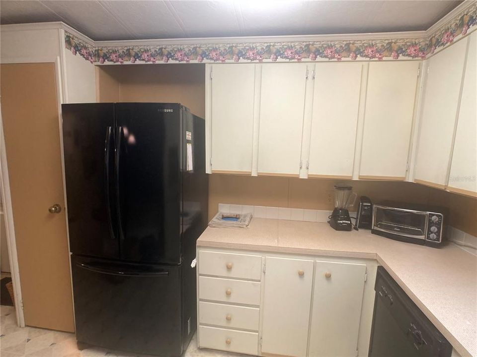 待售: $115,000 (2 贝兹, 2 浴室, 1064 平方英尺)