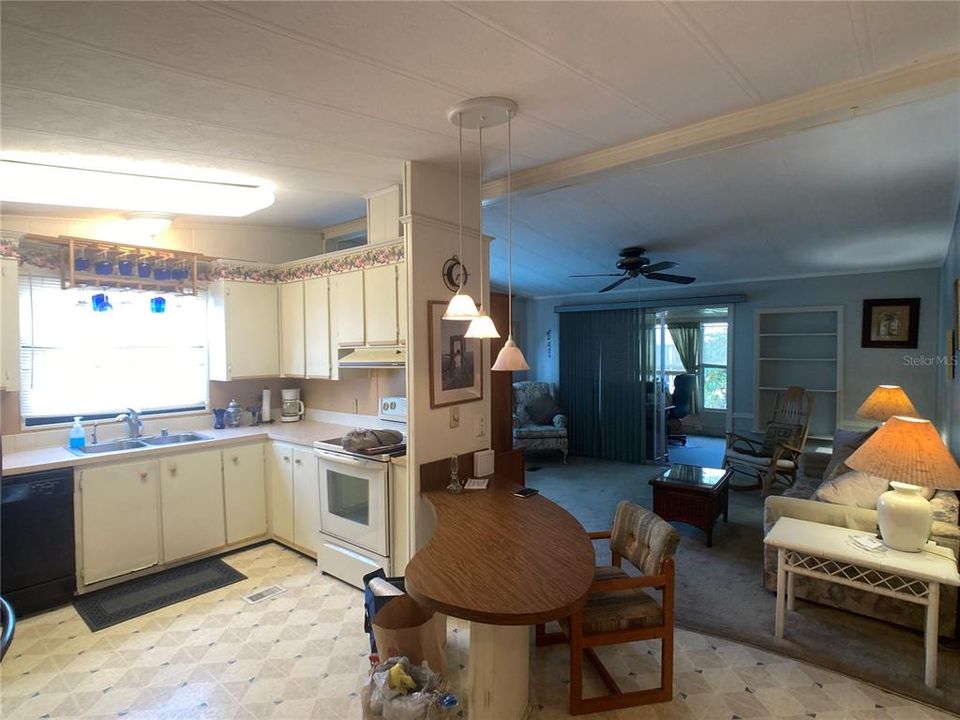 待售: $115,000 (2 贝兹, 2 浴室, 1064 平方英尺)