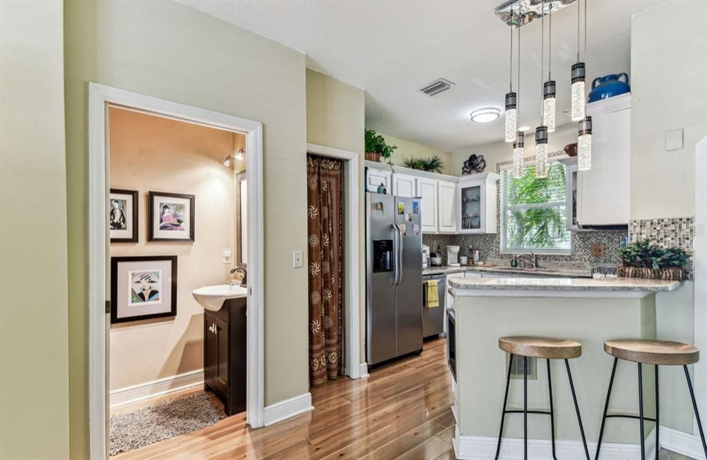 Active With Contract: $1,800 (2 beds, 1 baths, 1312 Square Feet)