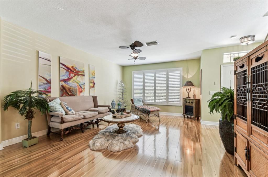 Active With Contract: $1,800 (2 beds, 1 baths, 1312 Square Feet)