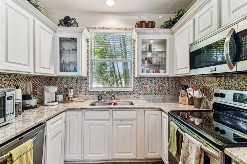 Active With Contract: $1,800 (2 beds, 1 baths, 1312 Square Feet)