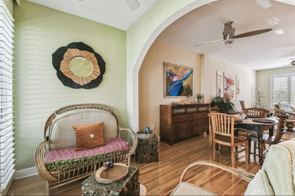 Active With Contract: $1,800 (2 beds, 1 baths, 1312 Square Feet)