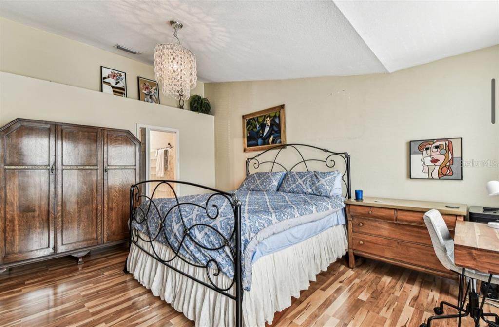 Active With Contract: $1,800 (2 beds, 1 baths, 1312 Square Feet)