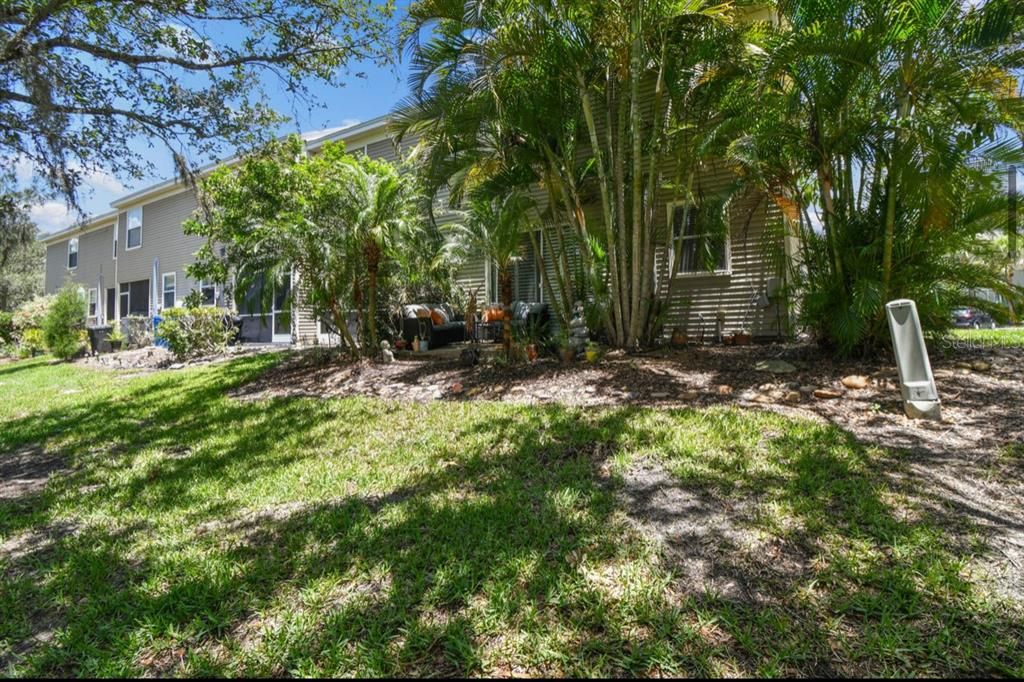 Active With Contract: $1,800 (2 beds, 1 baths, 1312 Square Feet)