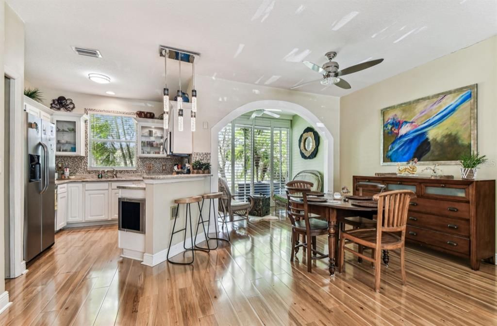 Active With Contract: $1,800 (2 beds, 1 baths, 1312 Square Feet)