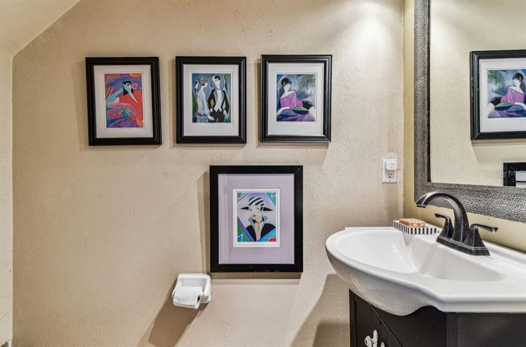 Active With Contract: $1,800 (2 beds, 1 baths, 1312 Square Feet)