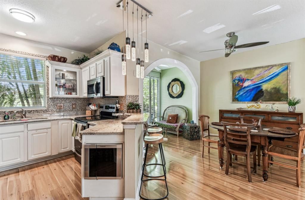 Active With Contract: $1,800 (2 beds, 1 baths, 1312 Square Feet)