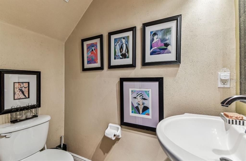 Active With Contract: $1,800 (2 beds, 1 baths, 1312 Square Feet)