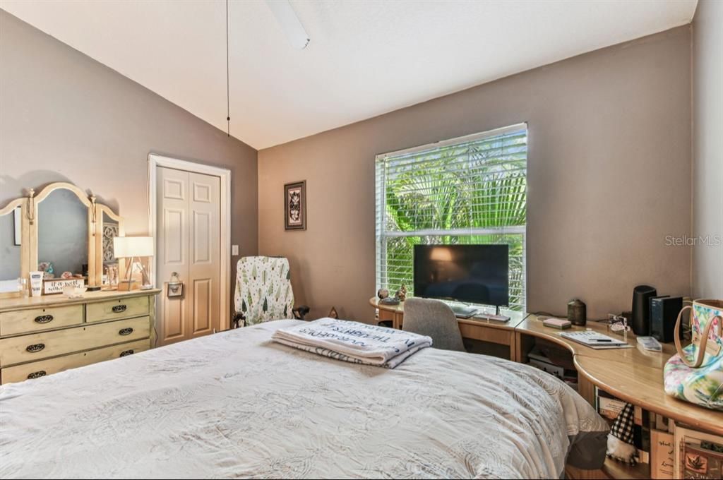 Active With Contract: $1,800 (2 beds, 1 baths, 1312 Square Feet)