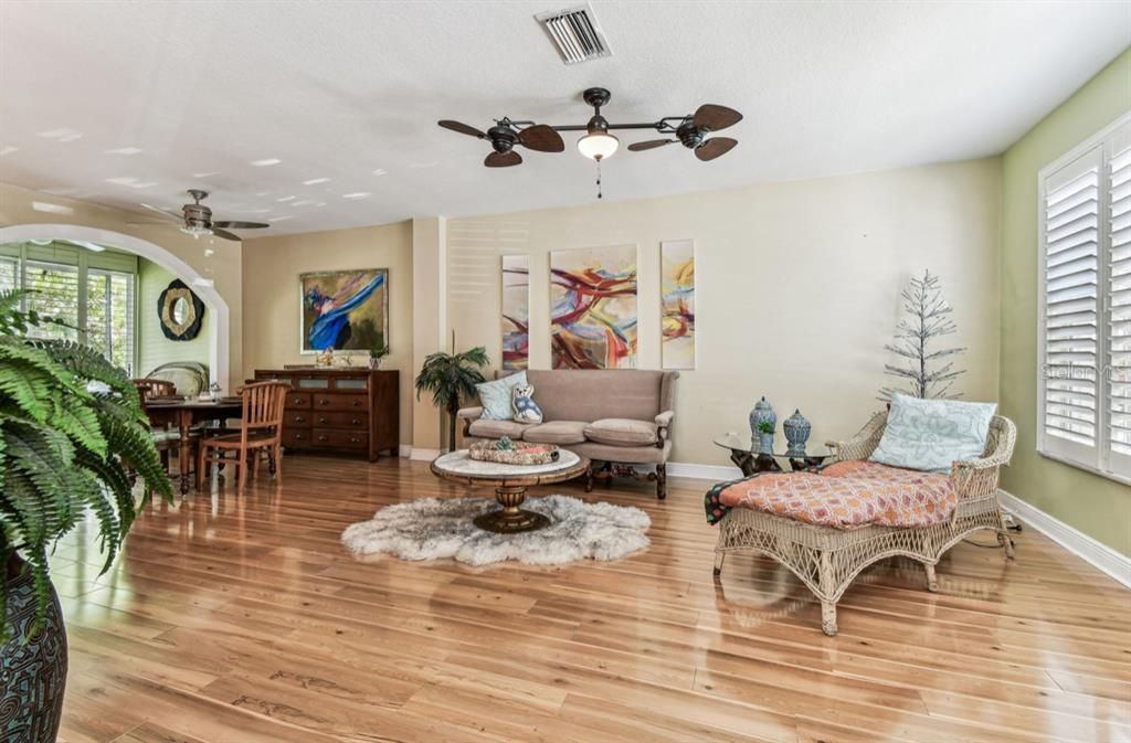 Active With Contract: $1,800 (2 beds, 1 baths, 1312 Square Feet)