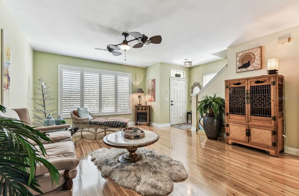 Active With Contract: $1,800 (2 beds, 1 baths, 1312 Square Feet)