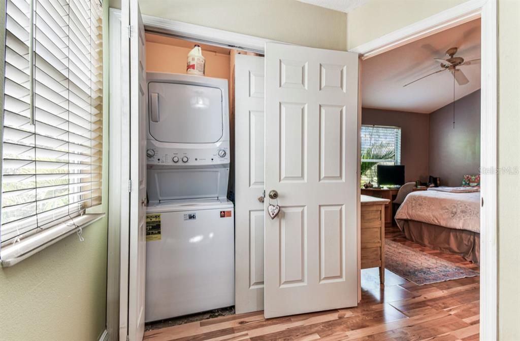 Active With Contract: $1,800 (2 beds, 1 baths, 1312 Square Feet)