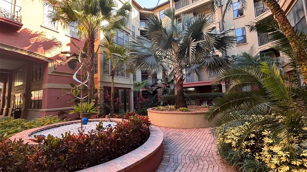 For Sale: $180,000 (1 beds, 1 baths, 642 Square Feet)