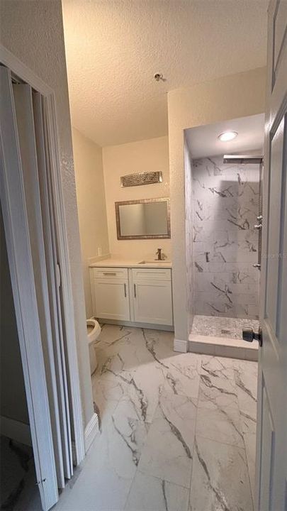 For Sale: $180,000 (1 beds, 1 baths, 642 Square Feet)