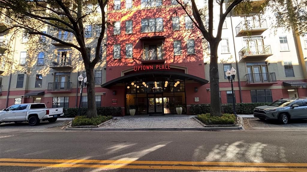 For Sale: $180,000 (1 beds, 1 baths, 642 Square Feet)