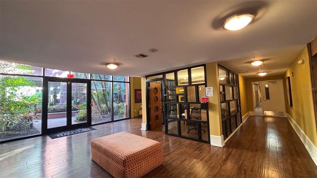 For Sale: $180,000 (1 beds, 1 baths, 642 Square Feet)