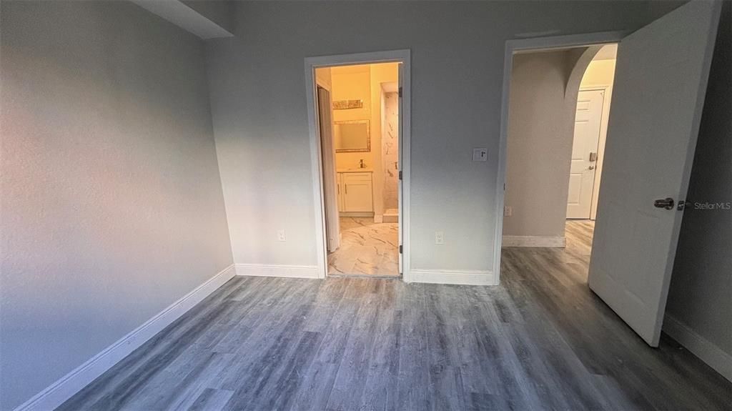 For Sale: $180,000 (1 beds, 1 baths, 642 Square Feet)