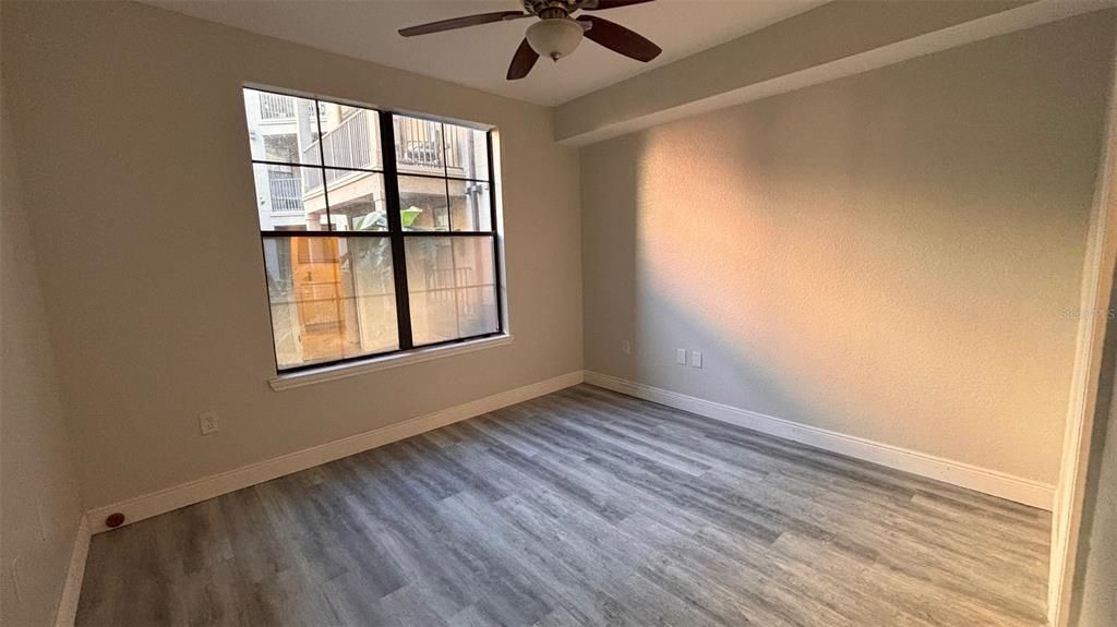 For Sale: $180,000 (1 beds, 1 baths, 642 Square Feet)