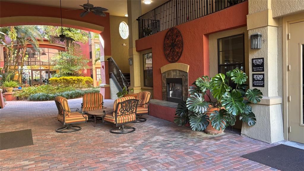 For Sale: $180,000 (1 beds, 1 baths, 642 Square Feet)