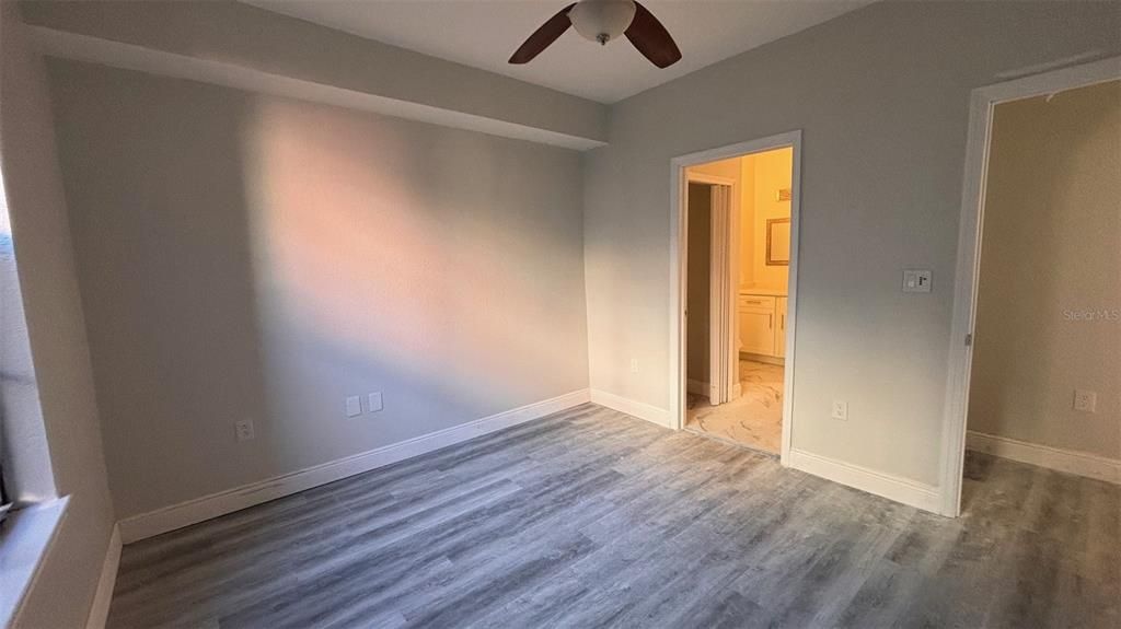 For Sale: $180,000 (1 beds, 1 baths, 642 Square Feet)