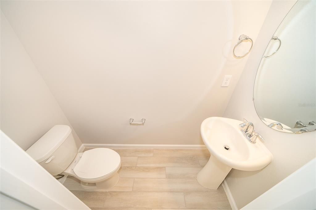 合同活跃: $2,350 (3 贝兹, 2 浴室, 1666 平方英尺)