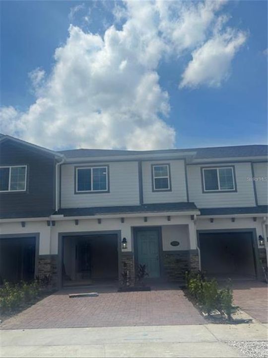 合同活跃: $2,350 (3 贝兹, 2 浴室, 1666 平方英尺)