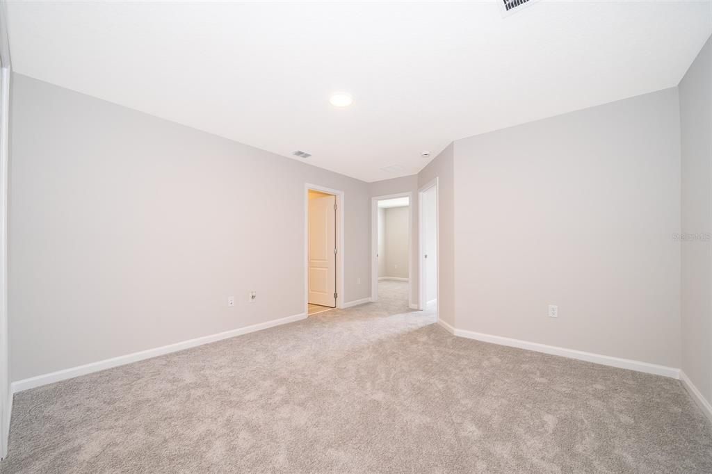 合同活跃: $2,350 (3 贝兹, 2 浴室, 1666 平方英尺)