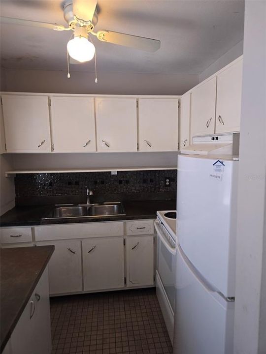 В аренду: $1,275 (2 спален, 1 ванн, 728 Квадратных фут)