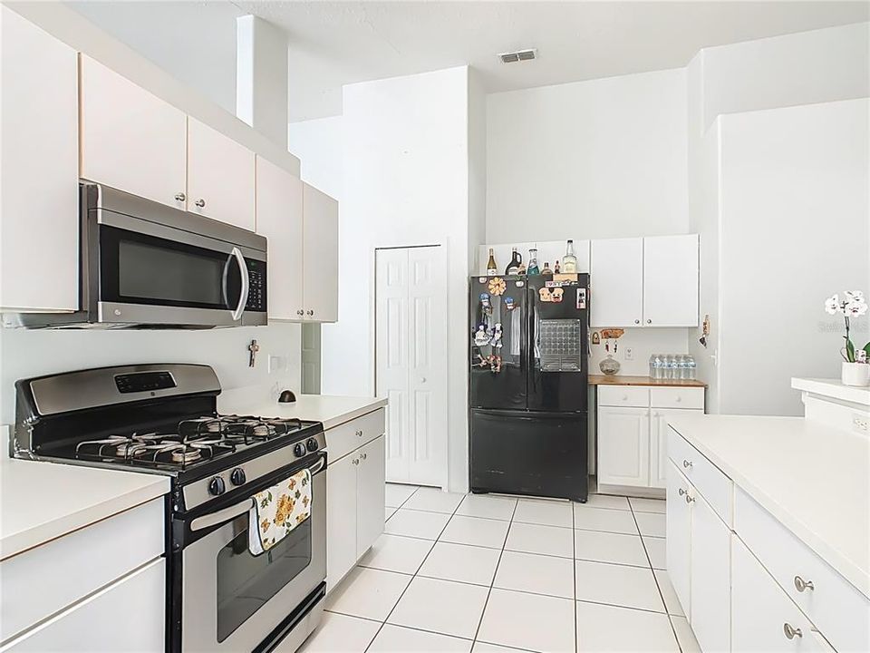 待售: $360,000 (4 贝兹, 2 浴室, 1895 平方英尺)