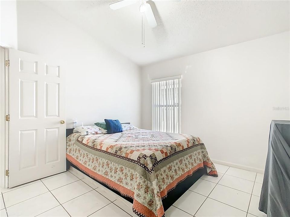 待售: $360,000 (4 贝兹, 2 浴室, 1895 平方英尺)