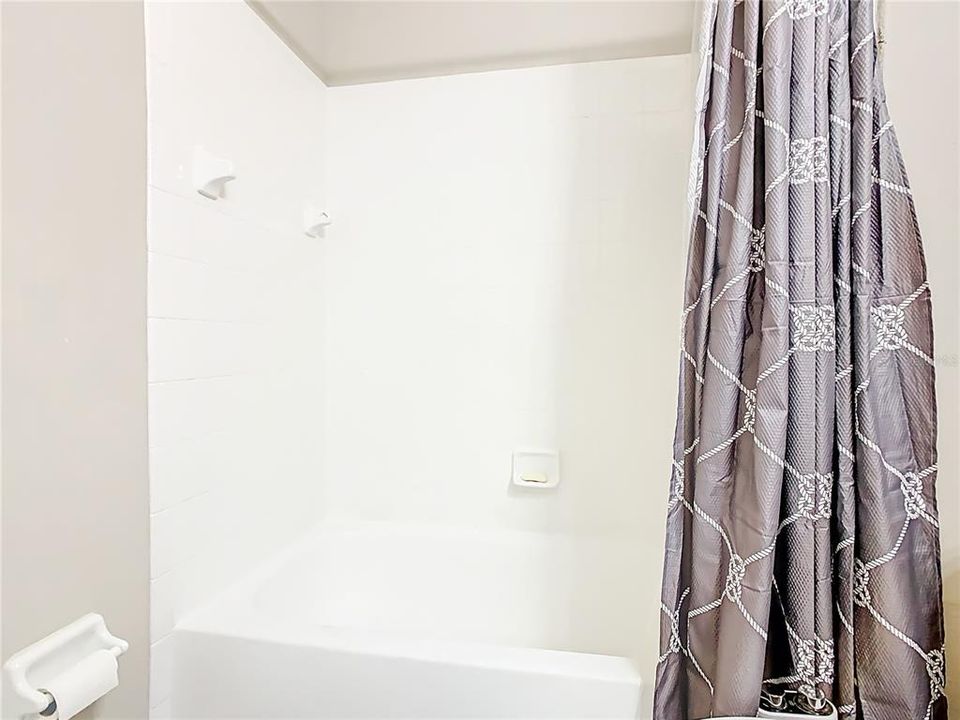 待售: $360,000 (4 贝兹, 2 浴室, 1895 平方英尺)