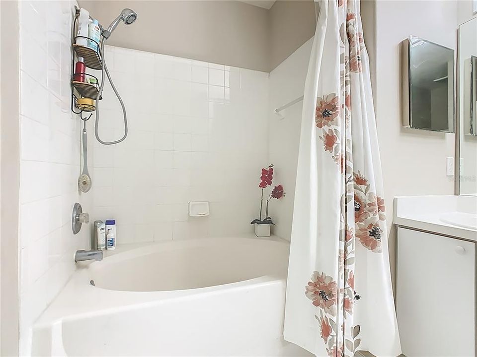 待售: $360,000 (4 贝兹, 2 浴室, 1895 平方英尺)