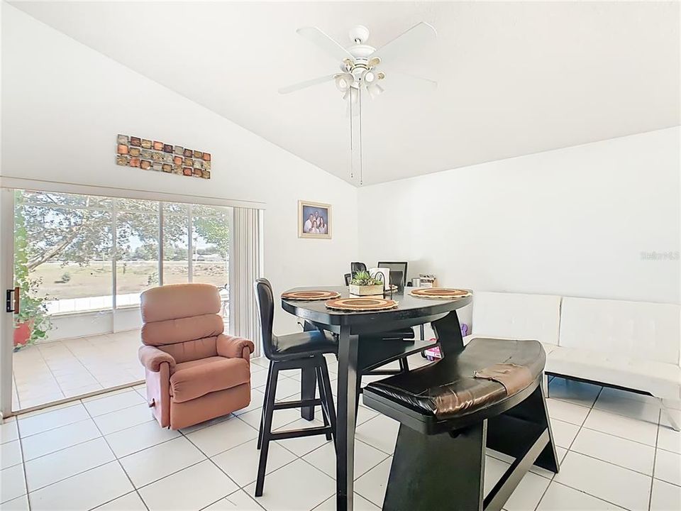 待售: $360,000 (4 贝兹, 2 浴室, 1895 平方英尺)