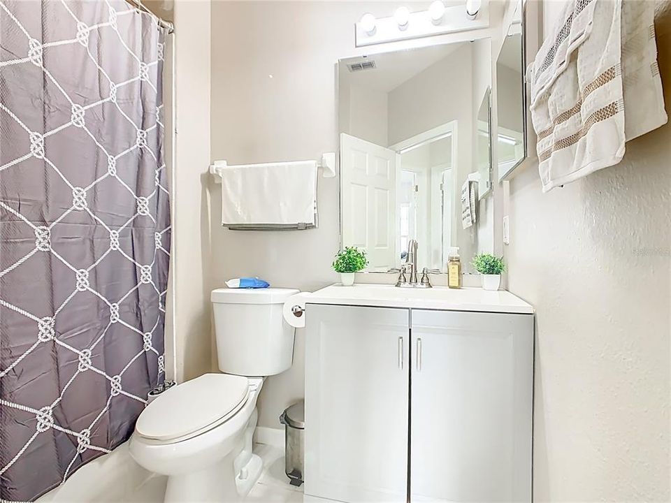 待售: $360,000 (4 贝兹, 2 浴室, 1895 平方英尺)