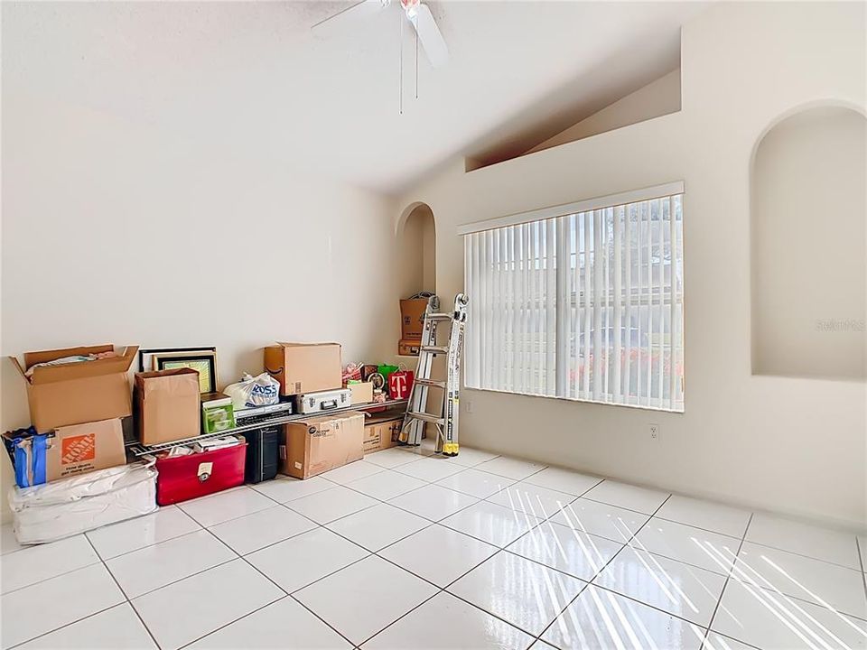 待售: $360,000 (4 贝兹, 2 浴室, 1895 平方英尺)